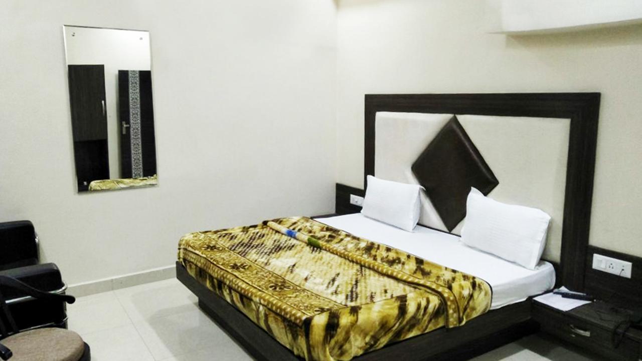 R.S Hotel & Restaurant Amritsar Exterior foto